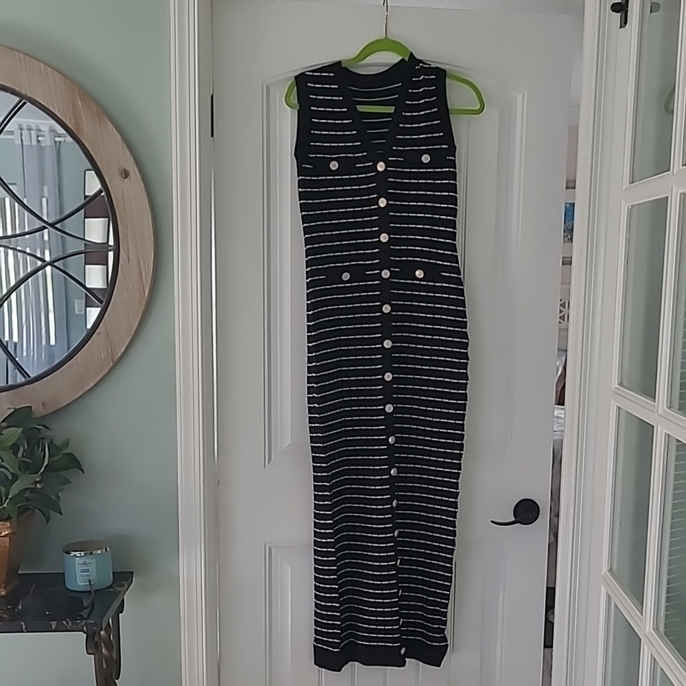 Black and White Striped Sleeveless Knitted Dress